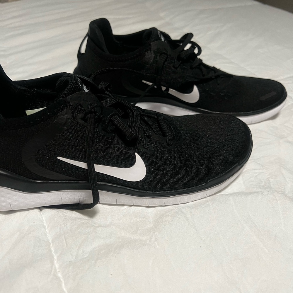 Womens Nike’s size 8